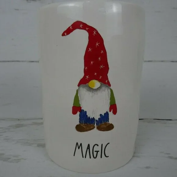 New Rae Dunn MAGIC Gnome Scented Candle Sparkling Cider Farmhouse Decor 13.2 oz - Picture 2 of 4